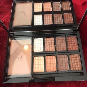 COPY - Free magic eyeshadow pro palette